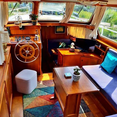 Motor Yacht Amstelle Hotel Амстердам Екстериор снимка